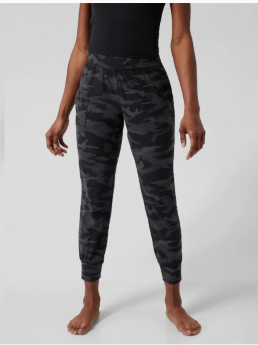 ATHLETA Salutation Camo Jogger Size Small
